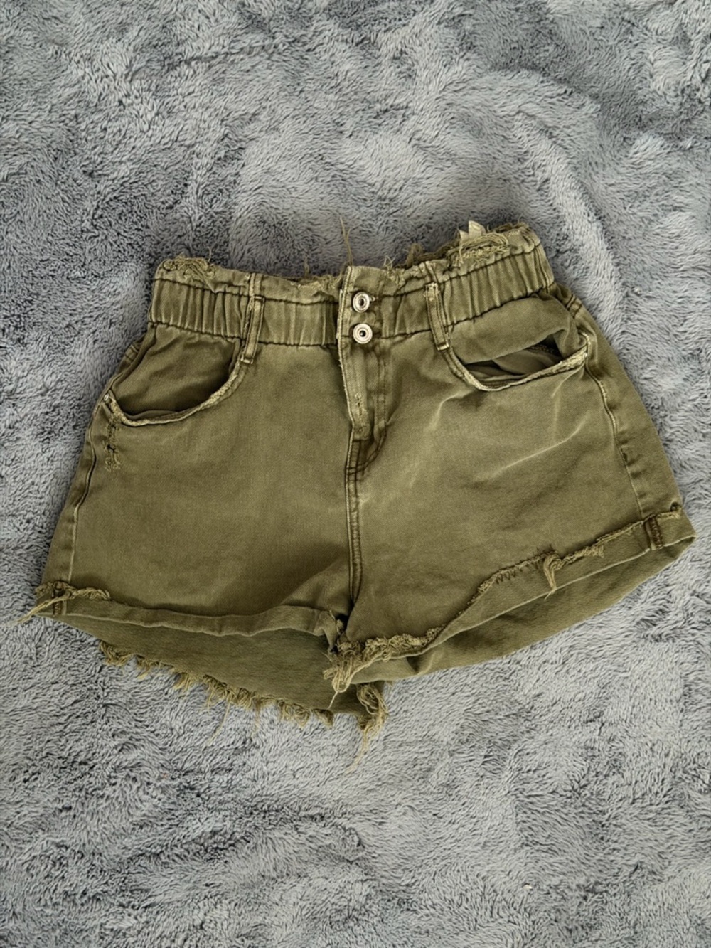 Zara High-Rise Olive Green Distressed Women’s Shorts